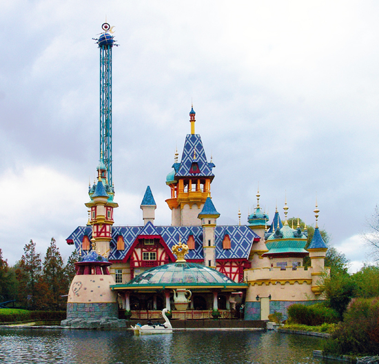 Castle_across_lake_web.jpg
