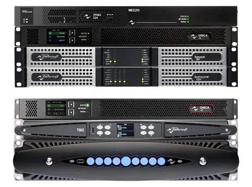 Amplificatori Powersoft da installazione e da touring: Prima 324, Mezzo, UNICA, Duecanali, Quattrocanali, T902 e un amplificatore con pulsanti frontali blu