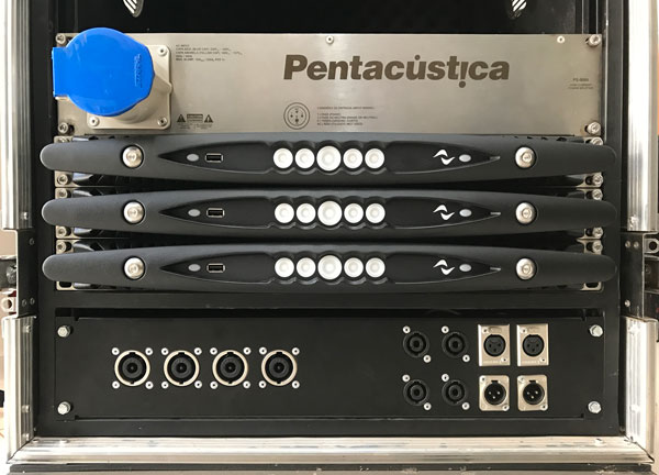 Rack case with three Powersoft X4 amplifiers under a Pentacústica power panel