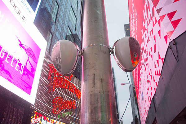 Deva debutta a Times Square per i festeggiamenti di Capodanno