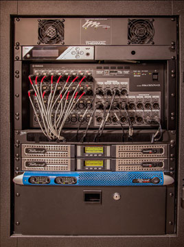 Rack with a digital stage box, two Powersoft Duecanali 5204 amplifiers and an M50Q amplifier